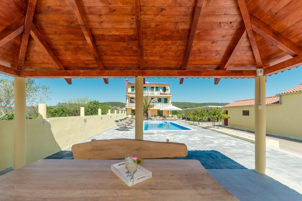 Crowonder Sun&Fun Holiday House With Large Swimming Pool, Playroom And Garden Bibinje Kültér fotó
