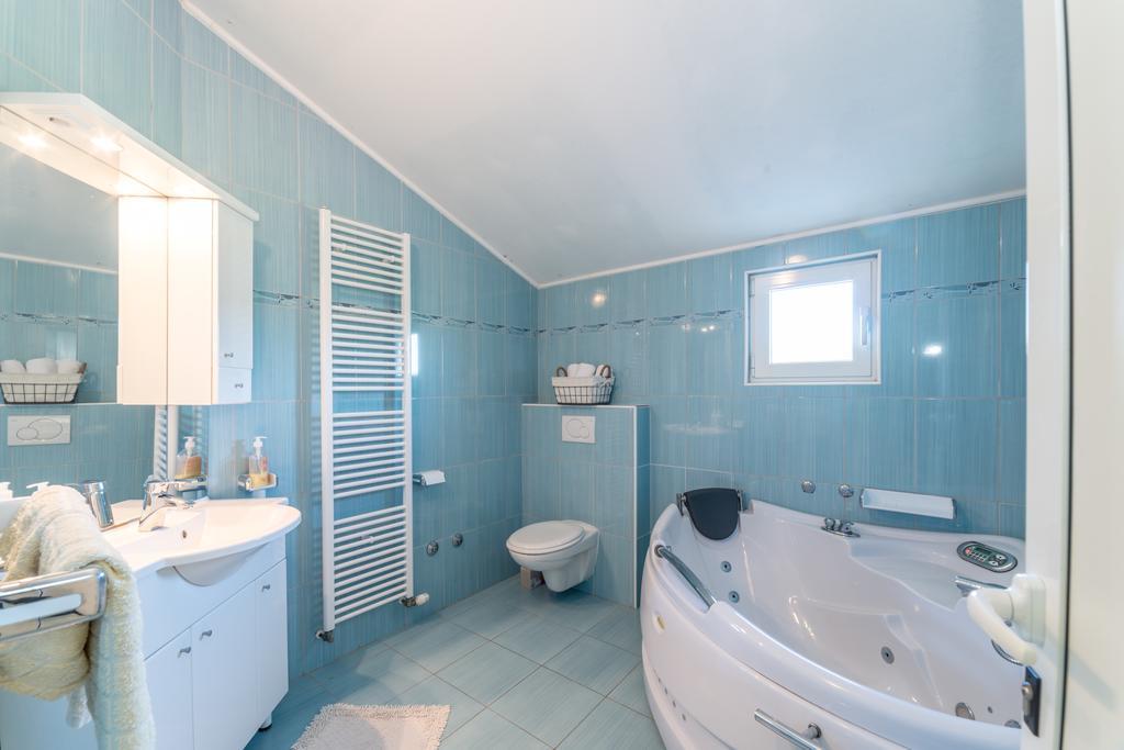 Crowonder Sun&Fun Holiday House With Large Swimming Pool, Playroom And Garden Bibinje Kültér fotó
