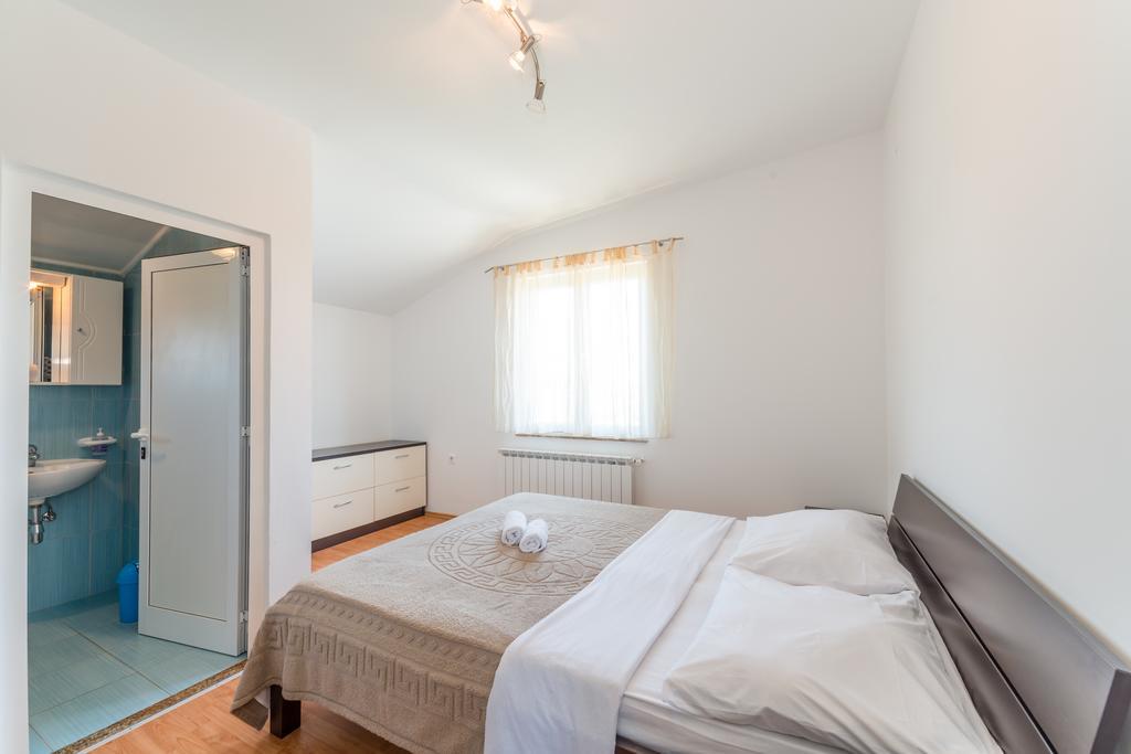Crowonder Sun&Fun Holiday House With Large Swimming Pool, Playroom And Garden Bibinje Kültér fotó