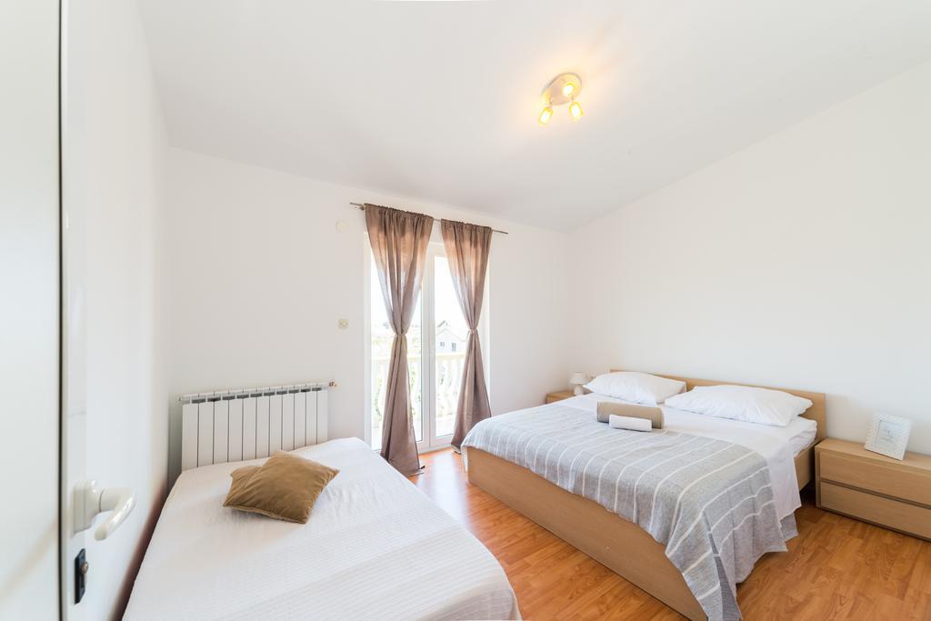 Crowonder Sun&Fun Holiday House With Large Swimming Pool, Playroom And Garden Bibinje Kültér fotó