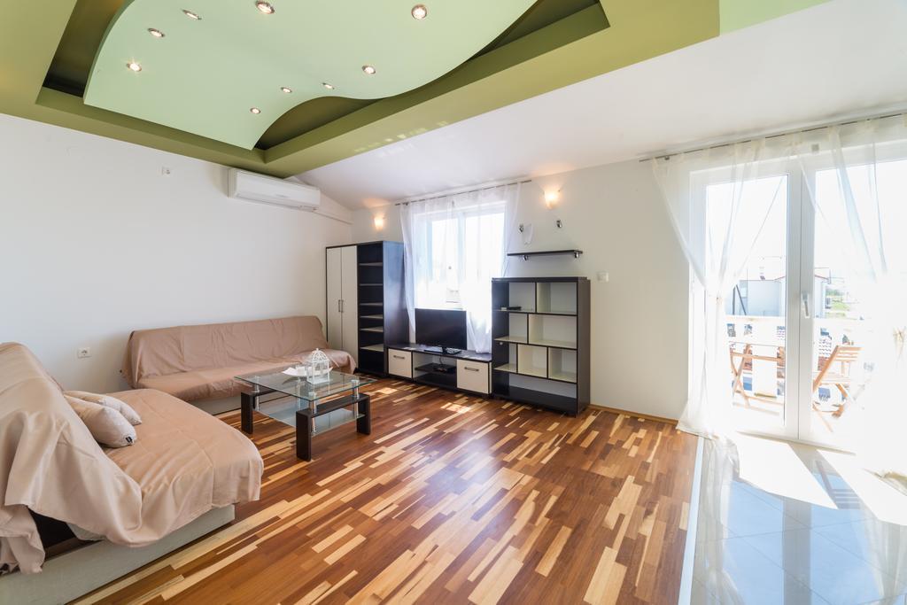 Crowonder Sun&Fun Holiday House With Large Swimming Pool, Playroom And Garden Bibinje Kültér fotó