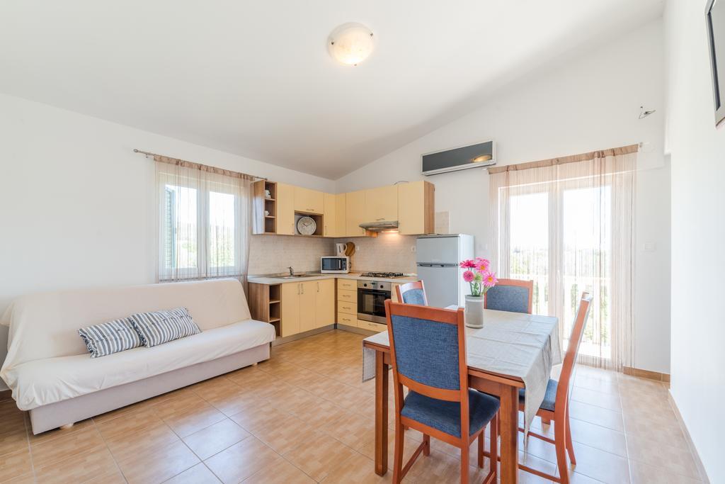Crowonder Sun&Fun Holiday House With Large Swimming Pool, Playroom And Garden Bibinje Kültér fotó