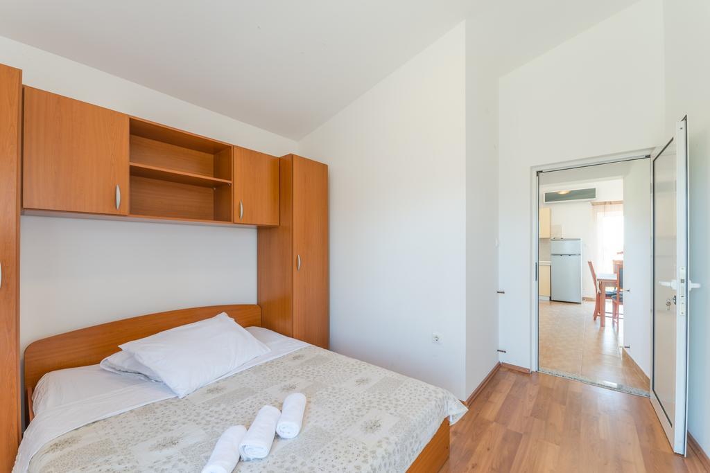 Crowonder Sun&Fun Holiday House With Large Swimming Pool, Playroom And Garden Bibinje Kültér fotó