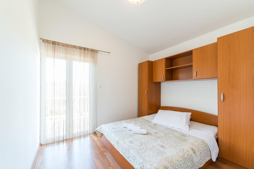 Crowonder Sun&Fun Holiday House With Large Swimming Pool, Playroom And Garden Bibinje Kültér fotó
