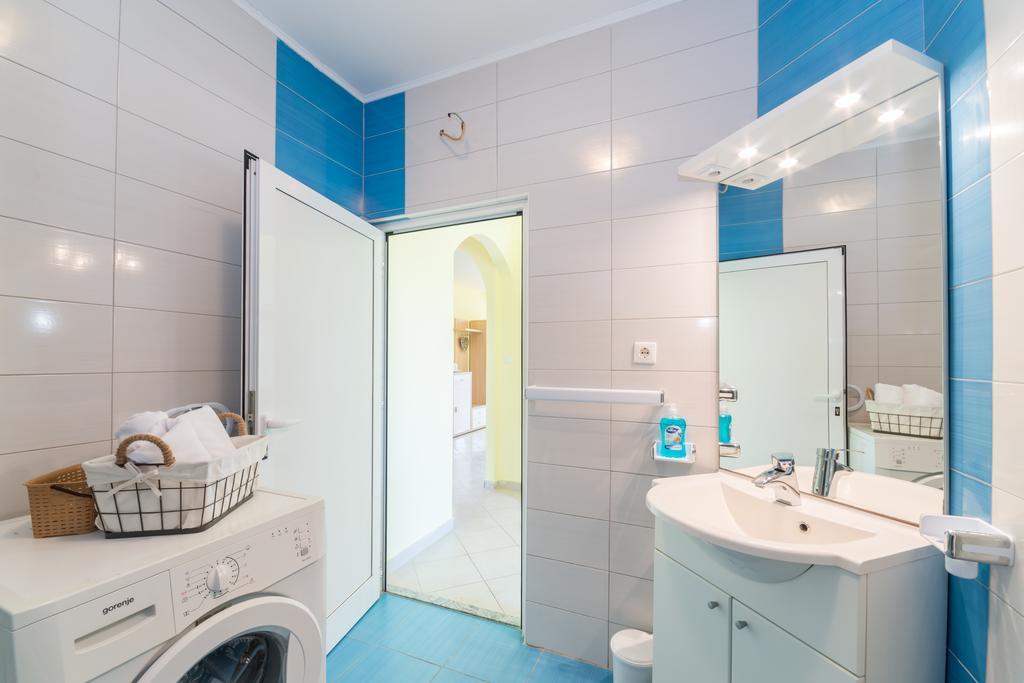 Crowonder Sun&Fun Holiday House With Large Swimming Pool, Playroom And Garden Bibinje Kültér fotó