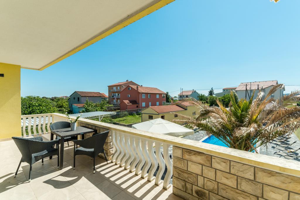 Crowonder Sun&Fun Holiday House With Large Swimming Pool, Playroom And Garden Bibinje Kültér fotó