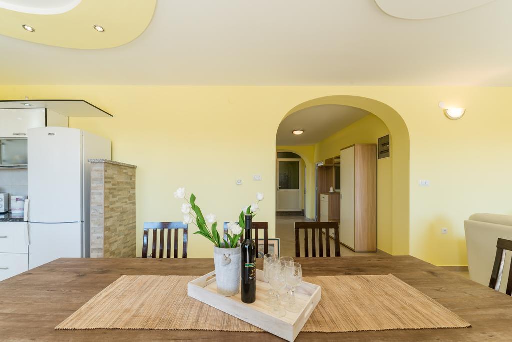 Crowonder Sun&Fun Holiday House With Large Swimming Pool, Playroom And Garden Bibinje Kültér fotó