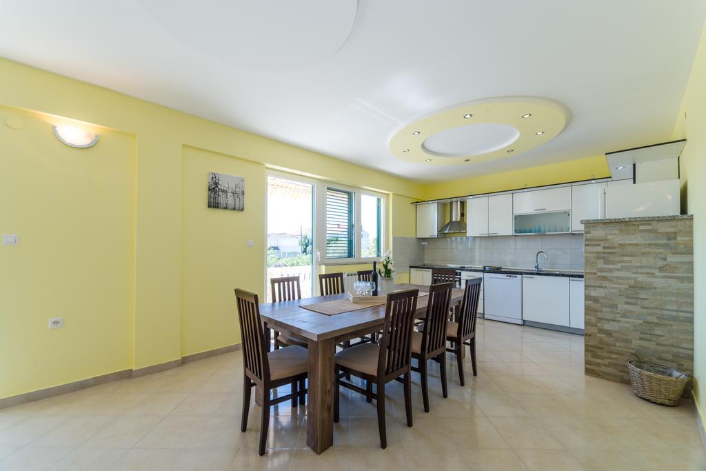 Crowonder Sun&Fun Holiday House With Large Swimming Pool, Playroom And Garden Bibinje Kültér fotó