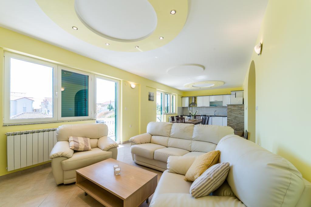 Crowonder Sun&Fun Holiday House With Large Swimming Pool, Playroom And Garden Bibinje Kültér fotó