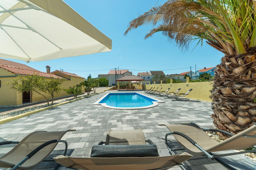 Crowonder Sun&Fun Holiday House With Large Swimming Pool, Playroom And Garden Bibinje Kültér fotó