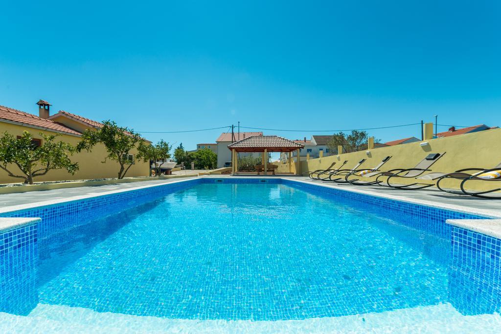 Crowonder Sun&Fun Holiday House With Large Swimming Pool, Playroom And Garden Bibinje Kültér fotó