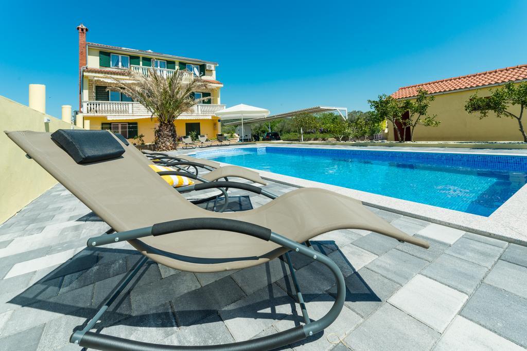 Crowonder Sun&Fun Holiday House With Large Swimming Pool, Playroom And Garden Bibinje Kültér fotó